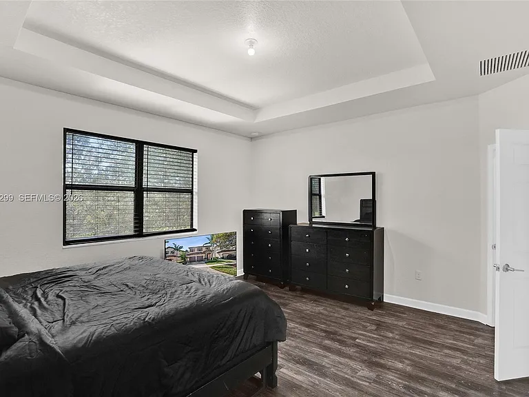 2502 NE 1st St — Photo 34