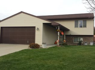 4044 Mark Dr, Waterloo, IA 50701
