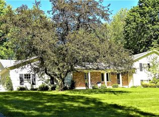 106 Hickory Ridge Rd, Rochester, NY 14625