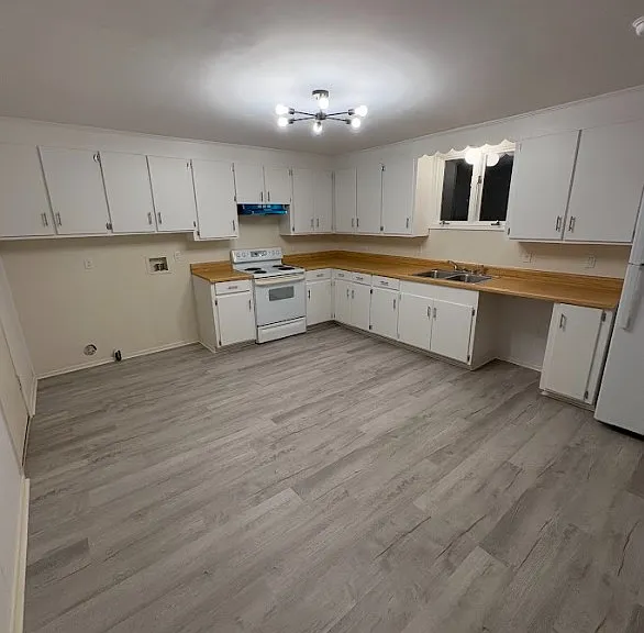 208 McCully St — Photo 4