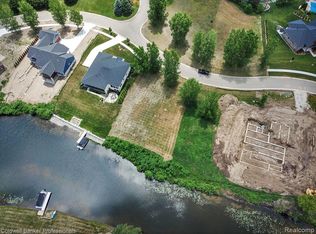 1932 Sandy Shores Dr, Oxford, MI 48371