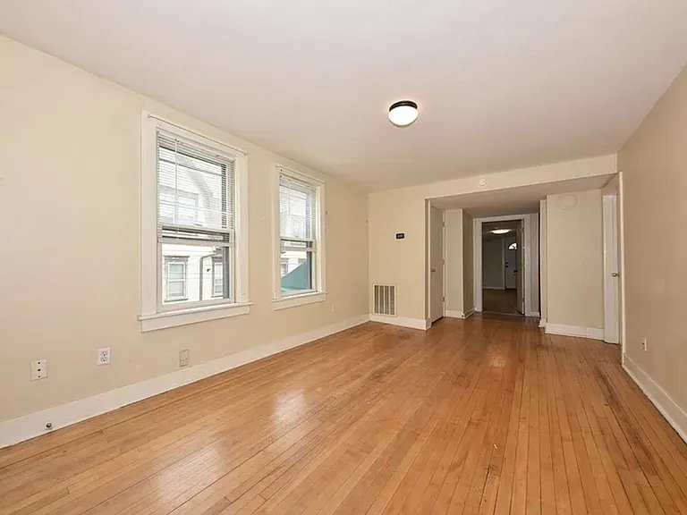 1818 N Arlington Pl — Photo 2