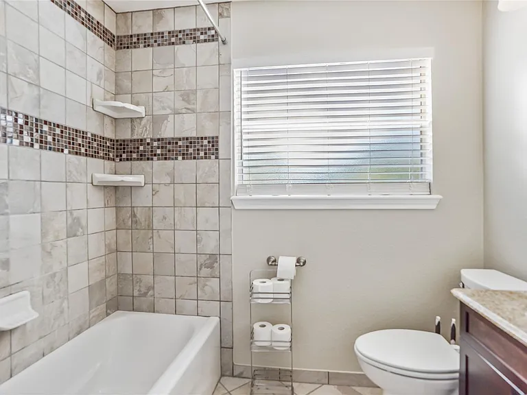 419 Marshall St #10 — Photo 11