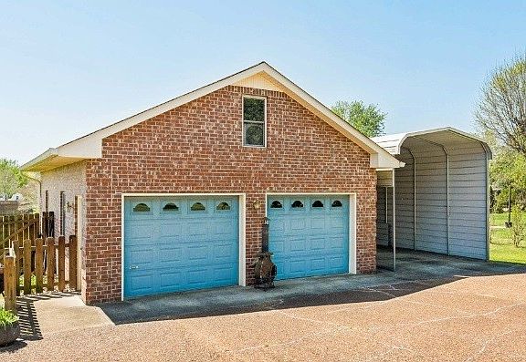 2nd image of 1602 Burchett Dr