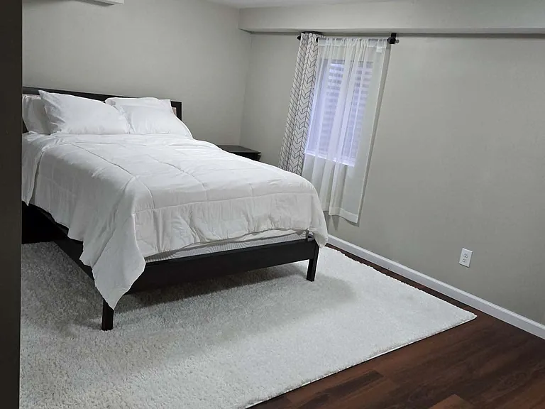 2302 Greenbriar Ln — Photo 10