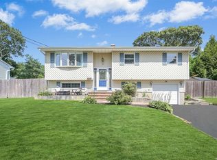 1 Sarah Ct, Ronkonkoma, NY 11779