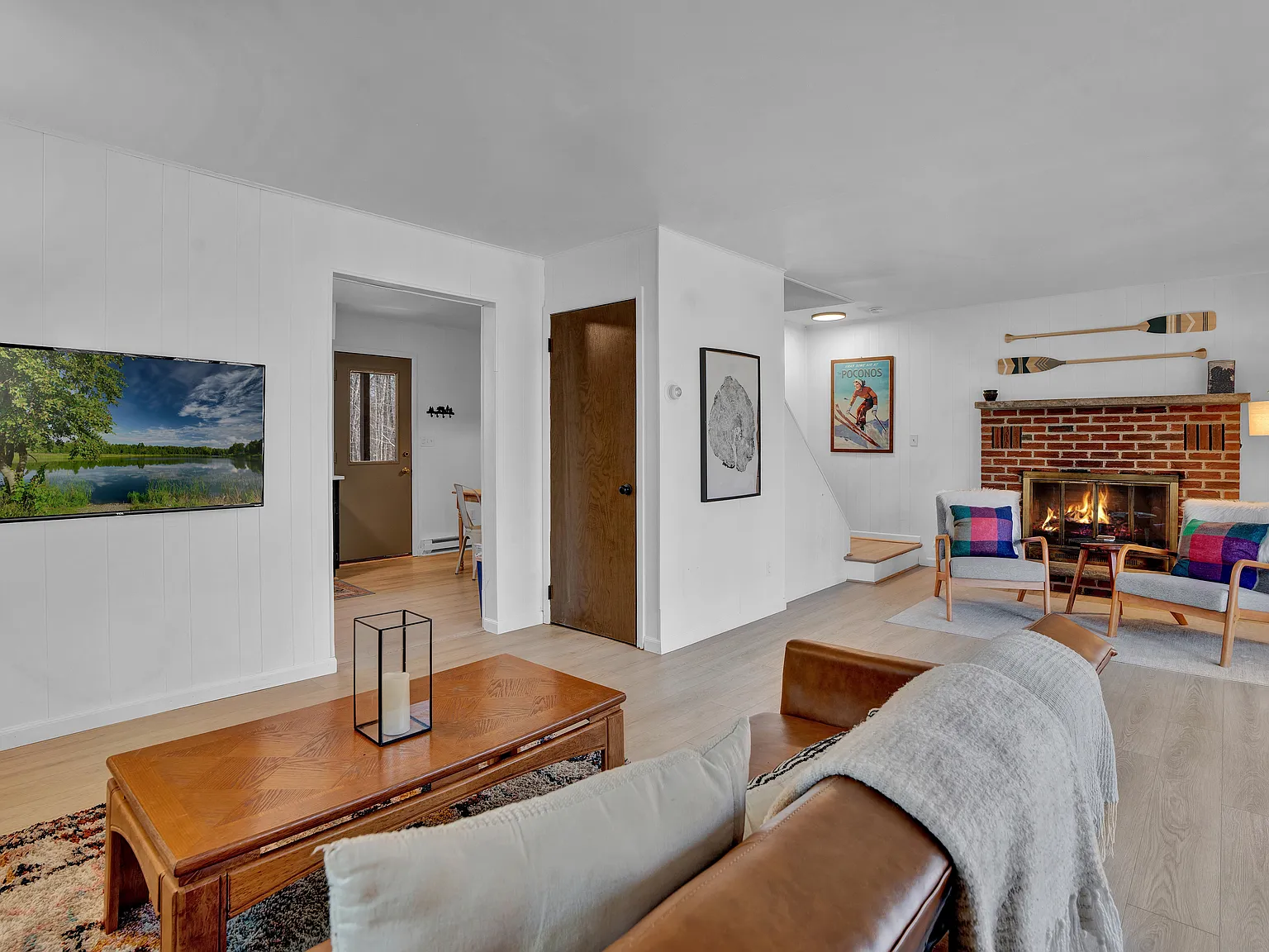 3 bed, 1.5 bath, 1300 sqft, $2,400 — Photo 2