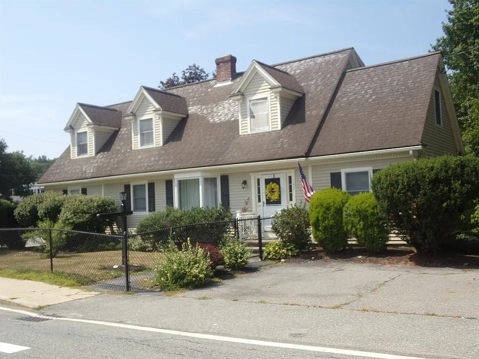 162 Middlesex Ave #1