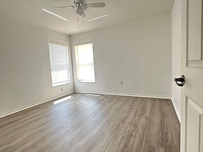 376 Marion Oaks Trl — Photo 6