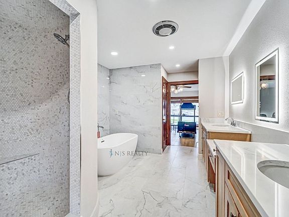 3rd image of 5060 Porpoise Pl