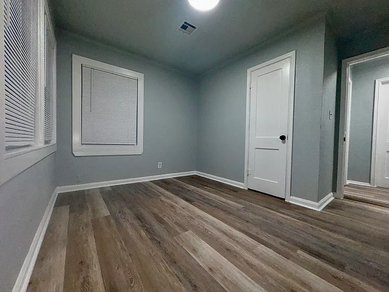 2040 E Woodrow St — Photo 6