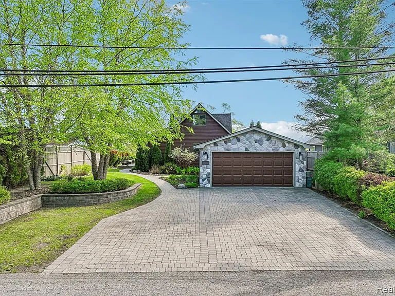 3641 Mann Rd — Photo 53