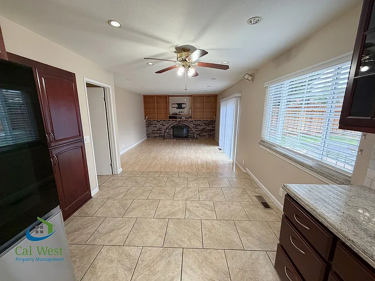 6465 Sussex Pl — Photo 5