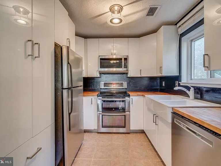 1954 Villaridge Dr — Photo 10