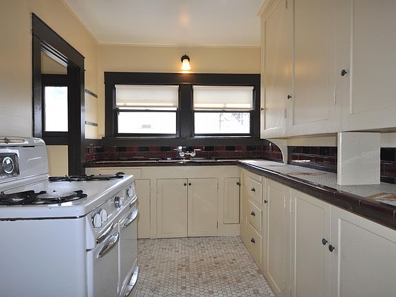 4th image of 383 S Avenue 52