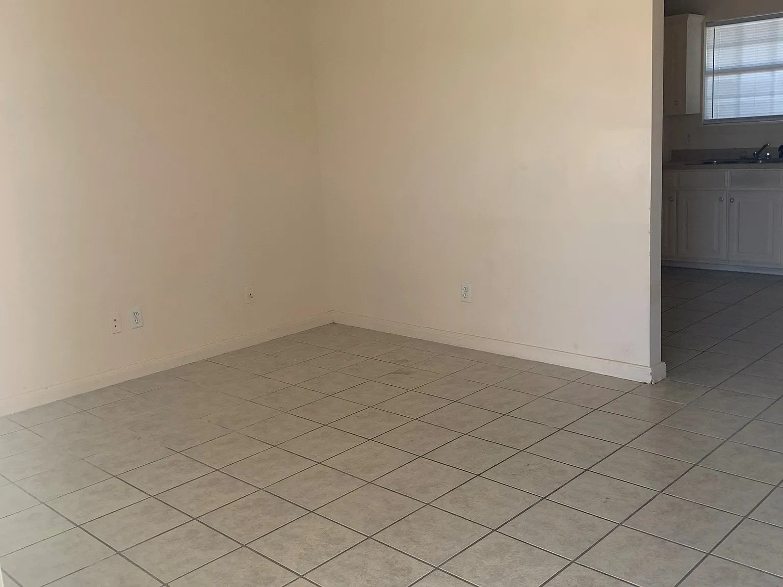 2 bed, 925 sqft, $1,400 — Photo 2