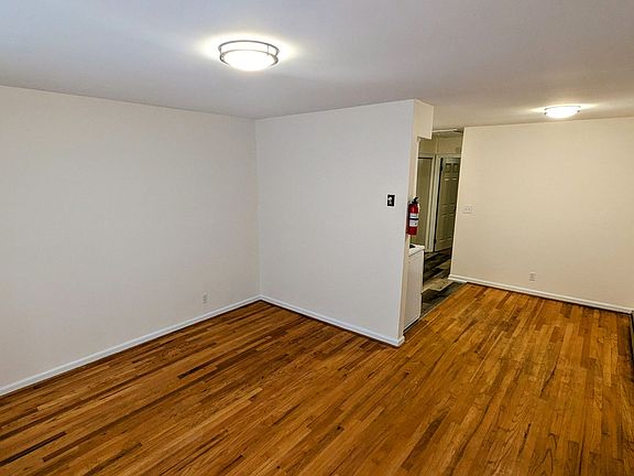 5th image of 10 Jonquil Ln APT D3