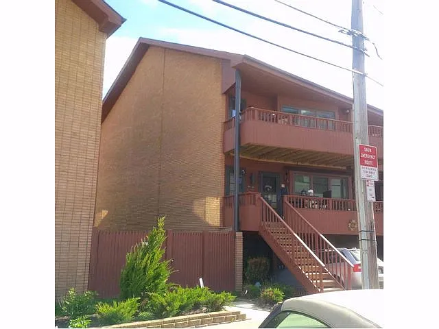 Building Photo - Shore Rd
