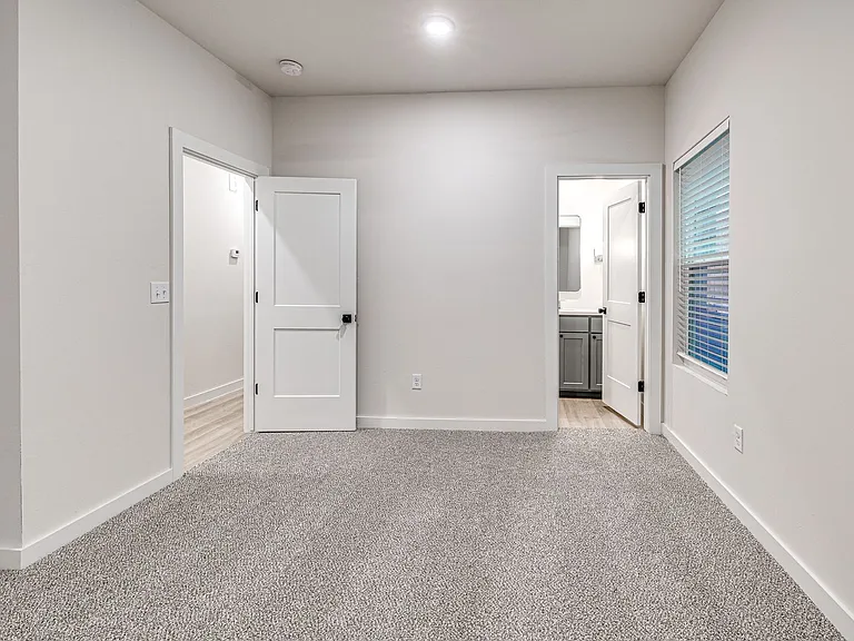 612 W 2nd St #100 — Photo 27