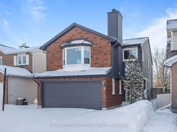 83 Saddle Cres, Ottawa, ON K1G 5L3