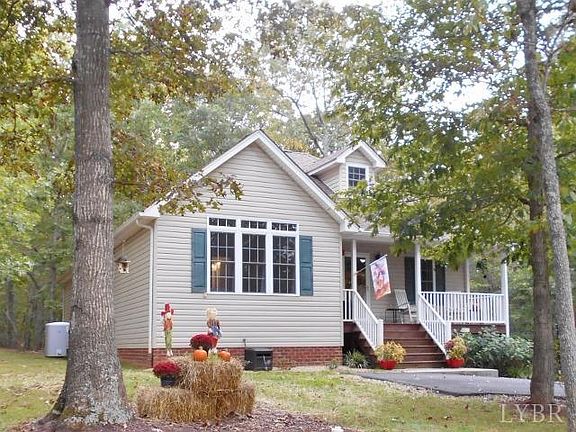 2nd image of 322 Acorn Dr