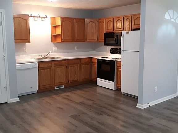 5th image of 710 W Adams St