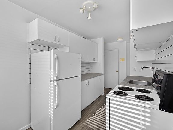 4th image of 10230 122nd St NW #6