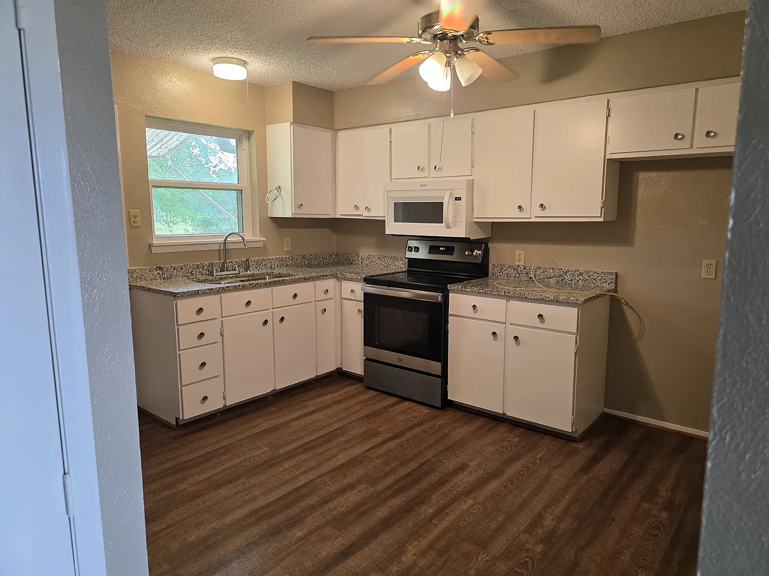 2 bed, 819 sqft, $850 — Photo 4