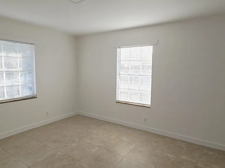 765 W 7th St #B — Photo 12