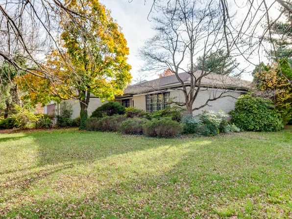 19 Lakeview Ct, Cherry Hill, NJ 08003