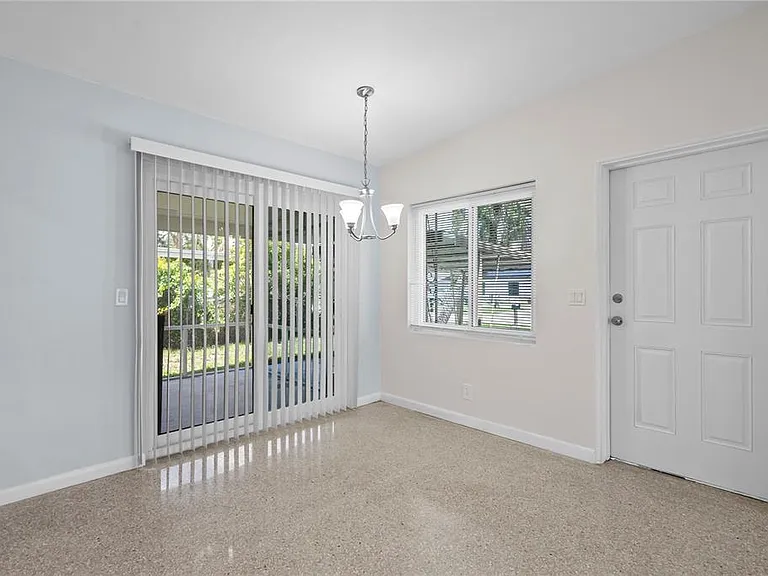 5212 N Indiana Ave — Photo 19