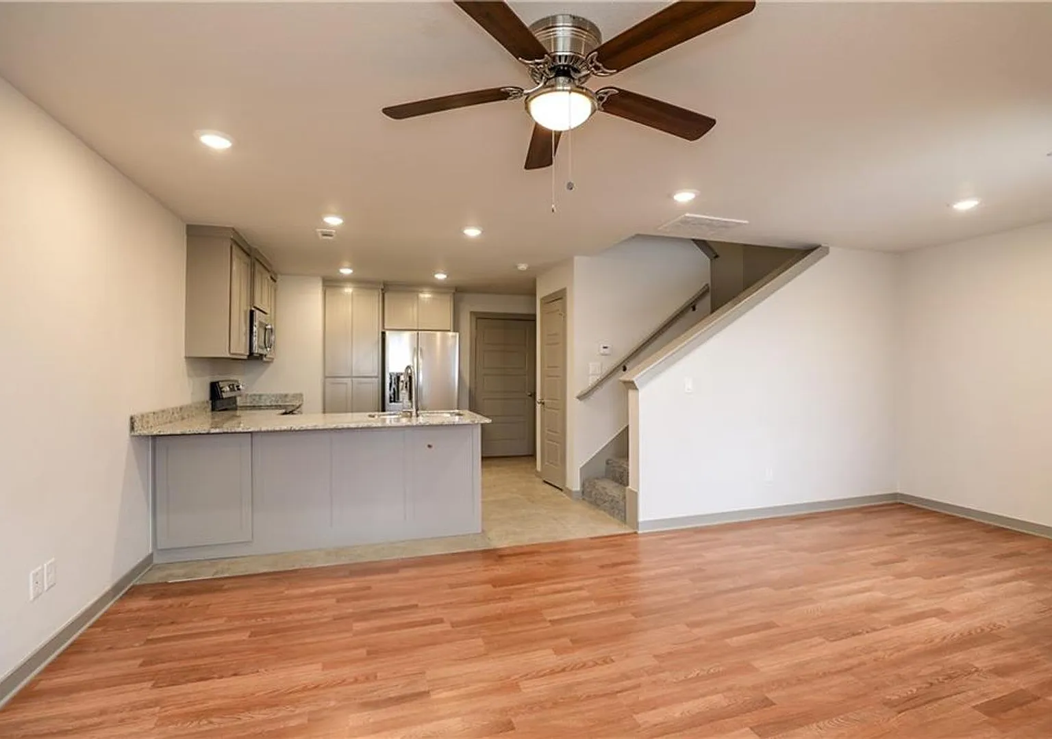 Welcome To Your Next Home In A Fabulous Central Location — Photo 1