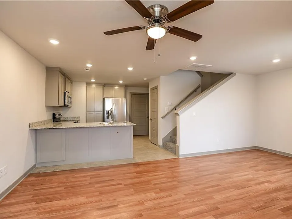 3410 Vel Mews
