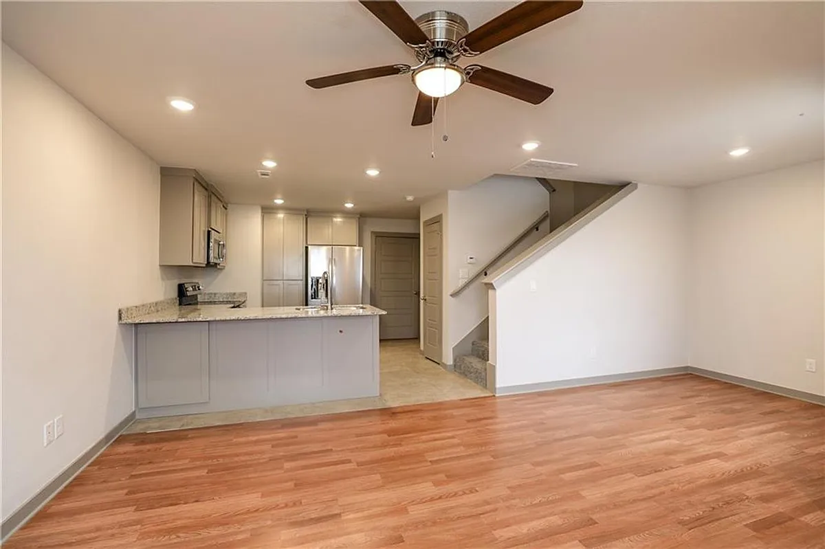 Building Photo - 3428 Vel Mews