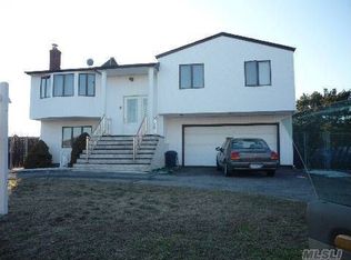 24 Seaway Dr, Copiague, NY 11726