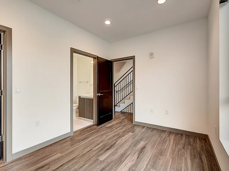 641 N Hobart Blvd — Photo 6