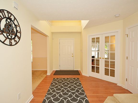 Bright and Inviting Foyer!