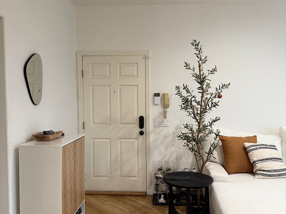 1st image of 8474 Romaine St APT 203