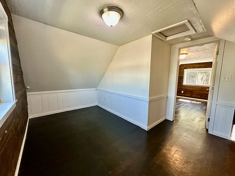 212 E Henley St — Photo 12