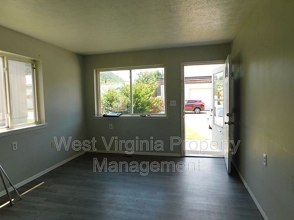 3rd image of 130 Elm St #3