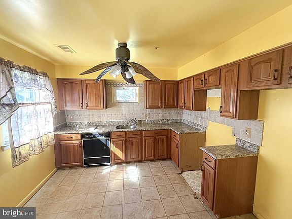 2nd image of 8725 Grasmere Ct