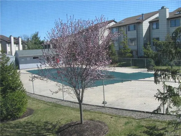 51 Vista Dr, Nanuet, NY 10954