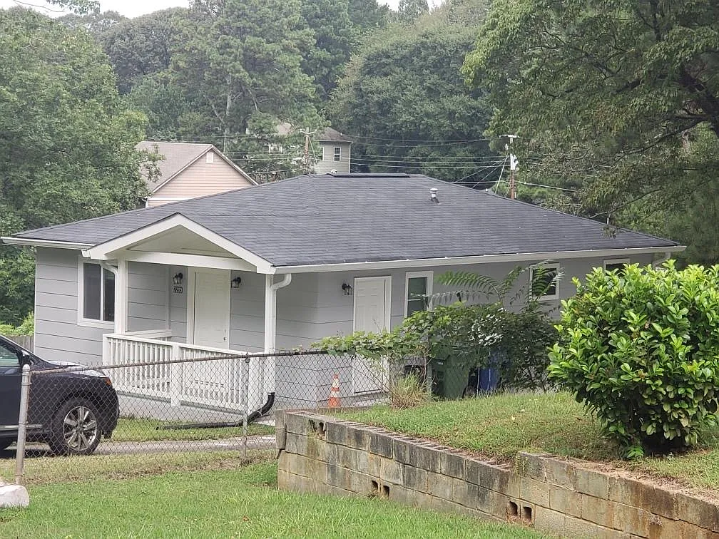3 bed, 912 sqft, $2,700 — Photo 1