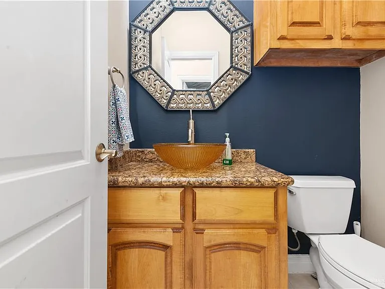 2401 W Rhin Dr — Photo 30