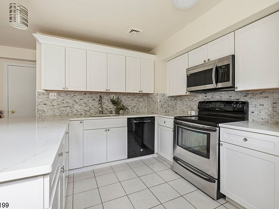 5th image of 206 Main St #23