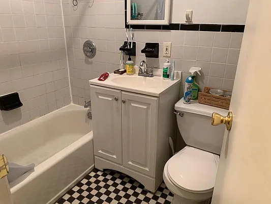 Rented by Premier Metro Realty Corp | media 28