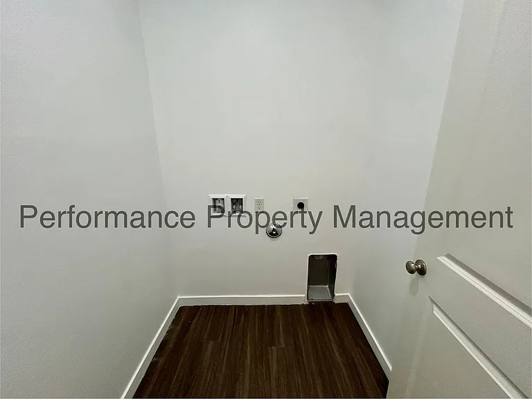 2505 Mercedes Dr — Photo 14