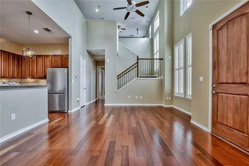 3 bed, 3.5 bath, 2187 sqft, $3,000 — Photo 4