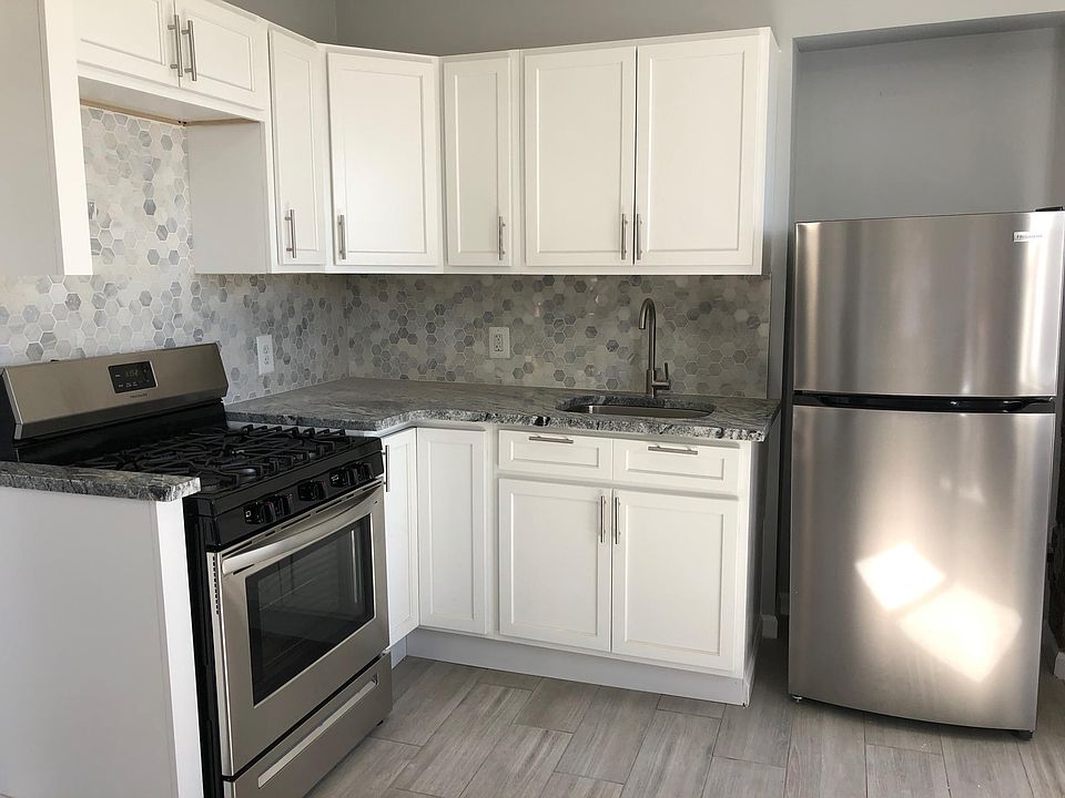 1st image of 946 Broad St #7