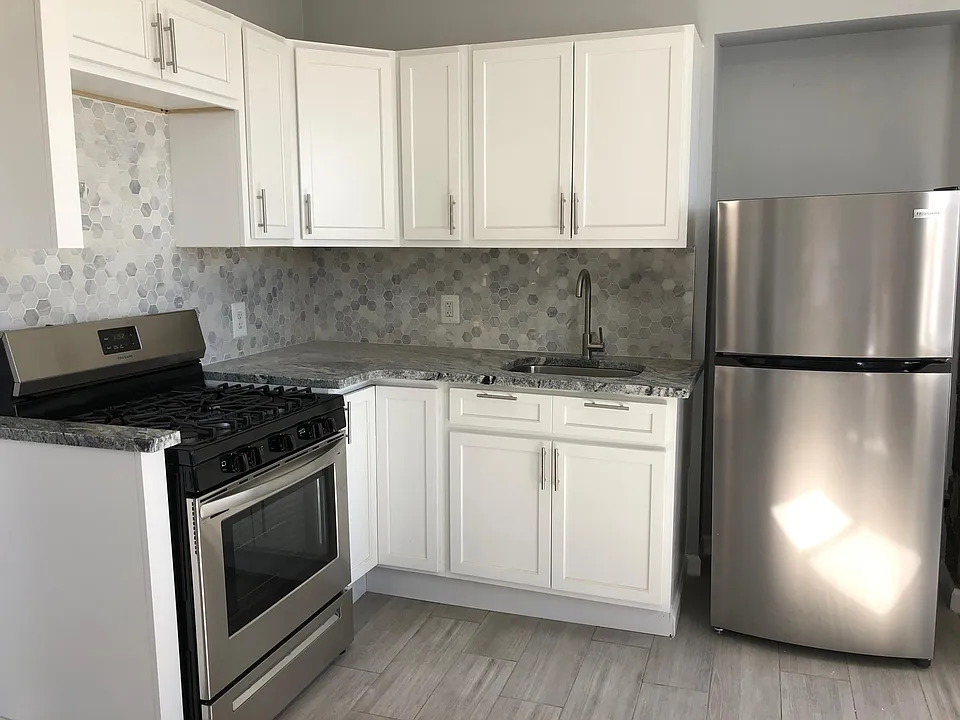 946 Broad St #7